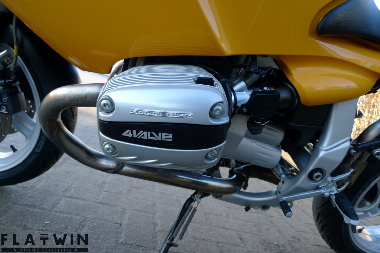 BMW R1100S – Image 11